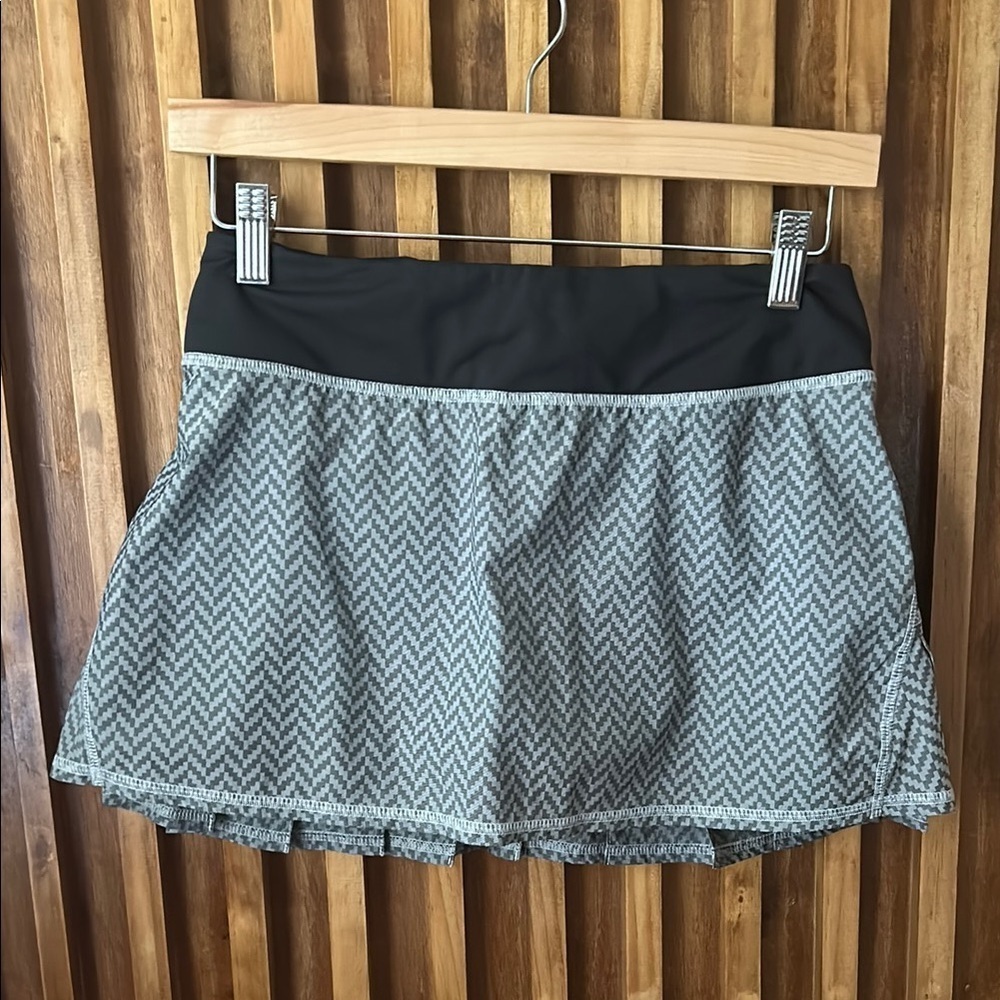 LULULEMON Pace Setter Elastic Waist Pull-on Skort. Size 4 - Picture 3 of 8